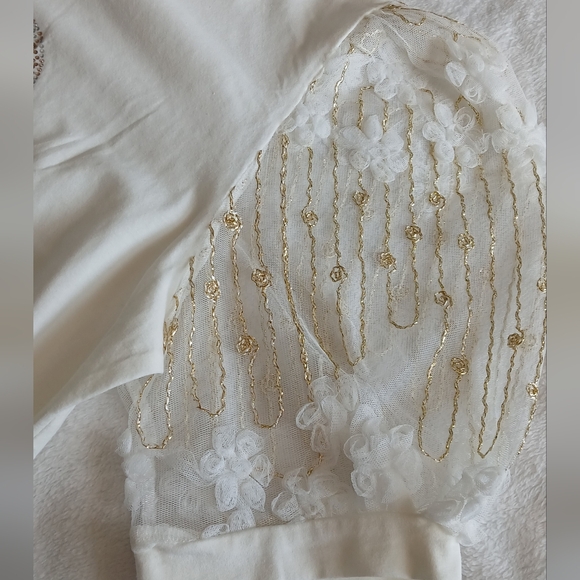 Everly White Lace Sleeve Heart Tee - Picture 5 of 9